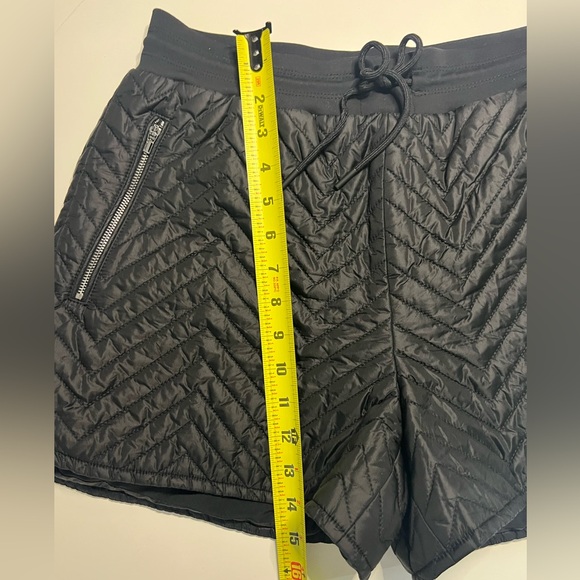 Athleta Apres Quilted Ski Short in Black #467120 Zippered Pockets Size 6 - Picture 14 of 15